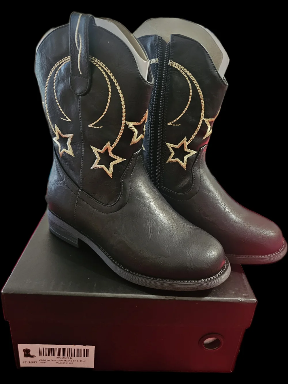 Black Star-Embroidered Western Boots